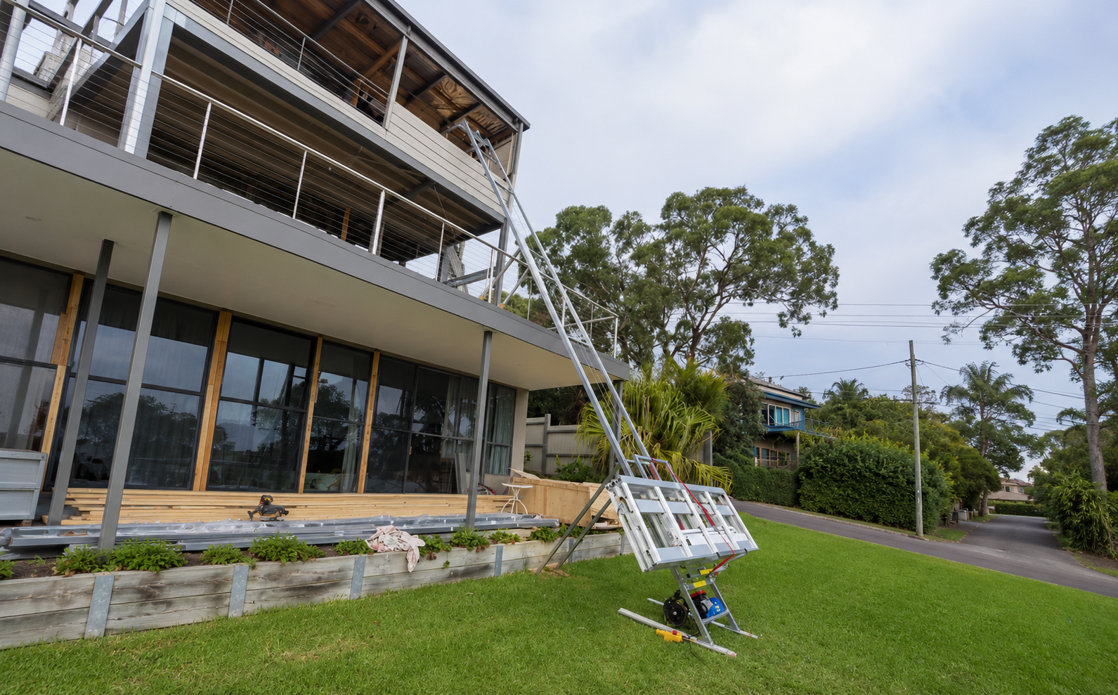Customized 15m Ladder Lift Delivered to Australia for Aluminum Window Installation